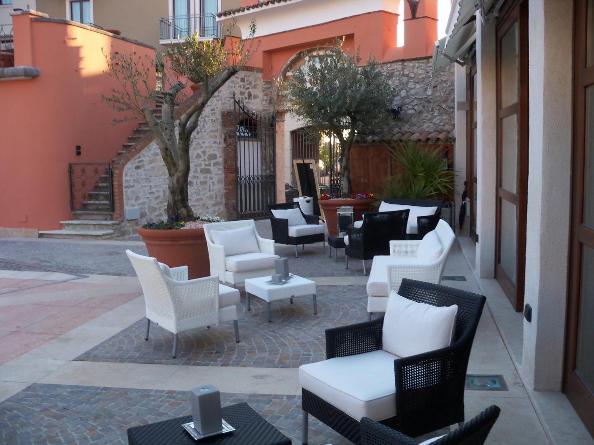 Corte San Luca Apartments Bardolino Eksteriør bilde