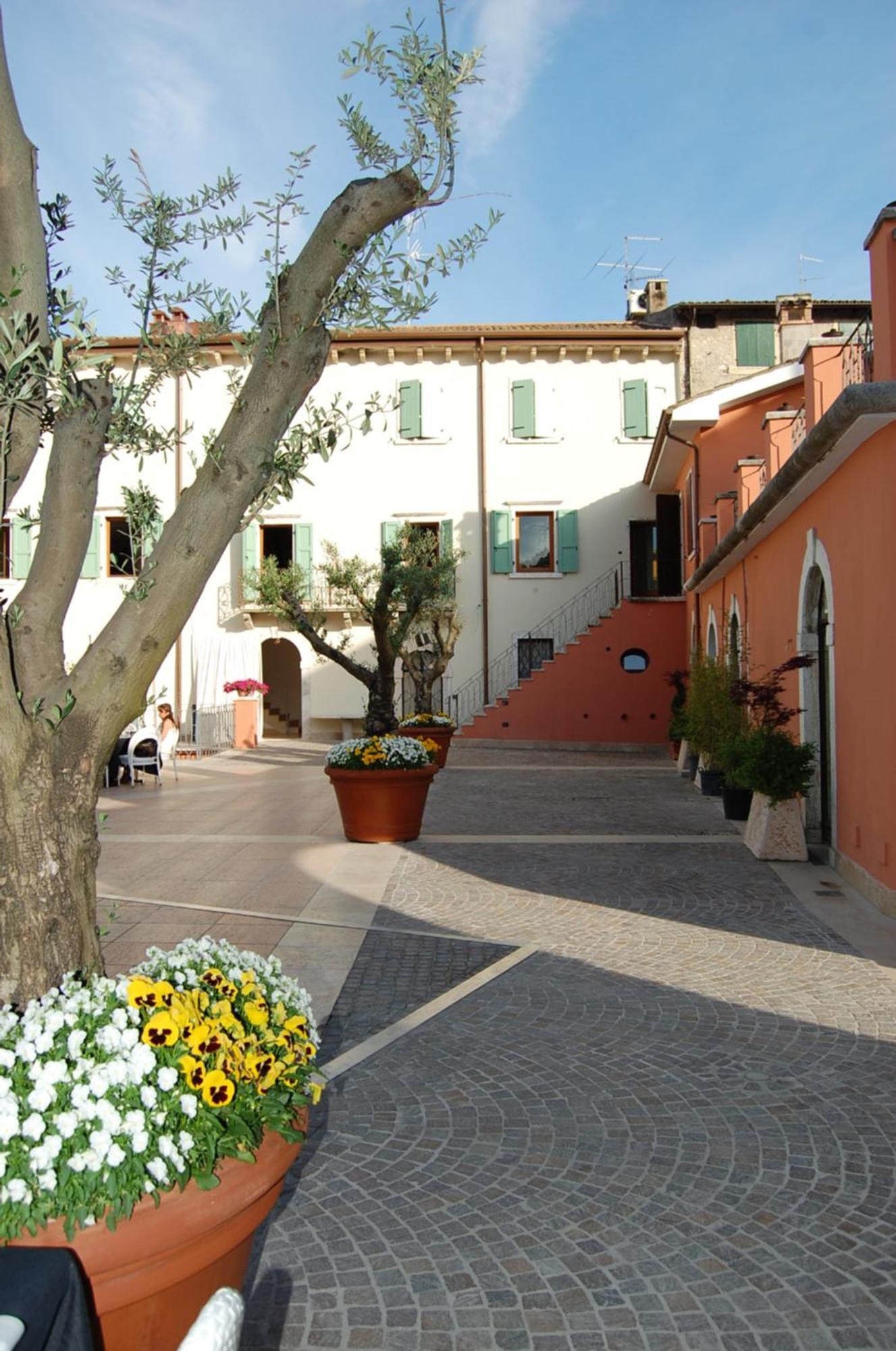 Corte San Luca Apartments Bardolino Eksteriør bilde