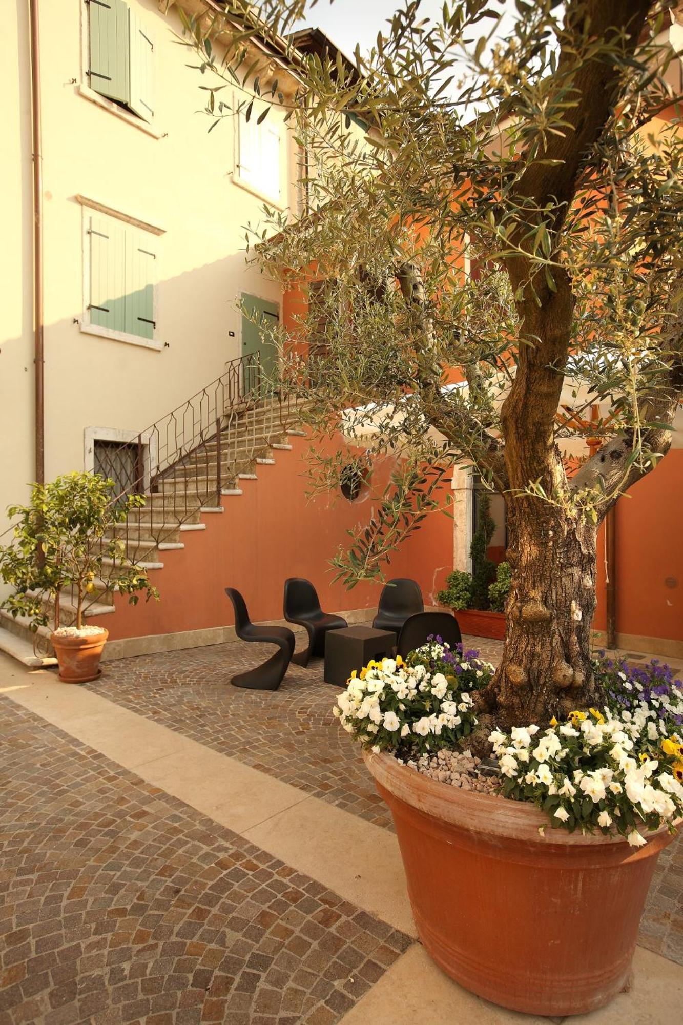 Corte San Luca Apartments Bardolino Eksteriør bilde